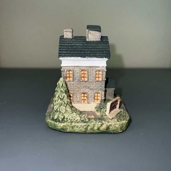 Miniature Stone School Figurine - Picture 3 of 7